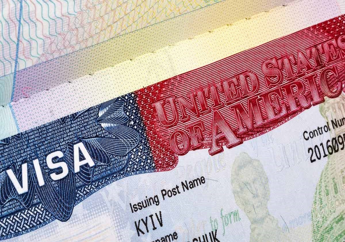 آیا امکان تقاضای ویزای ده ساله آمریکا با شهروندی دومینیکا وجود دارد؟